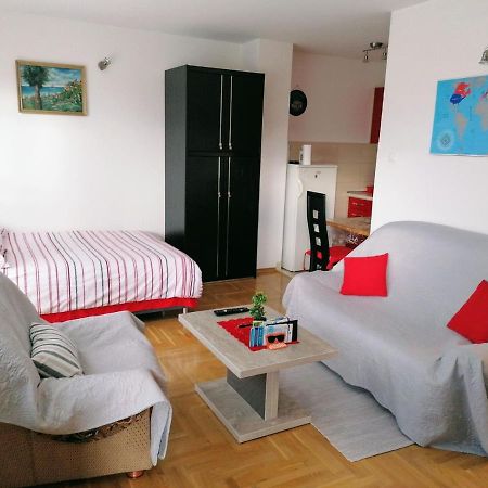 Good Host Apartment บันยาลูกา ภายนอก รูปภาพ