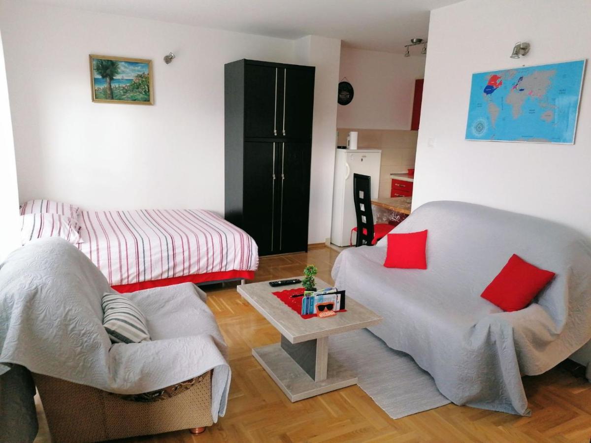 Good Host Apartment บันยาลูกา ภายนอก รูปภาพ