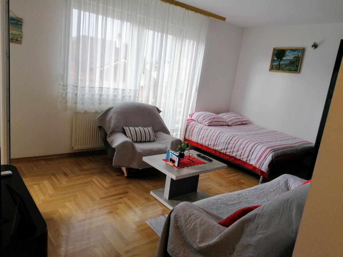 Good Host Apartment บันยาลูกา ภายนอก รูปภาพ