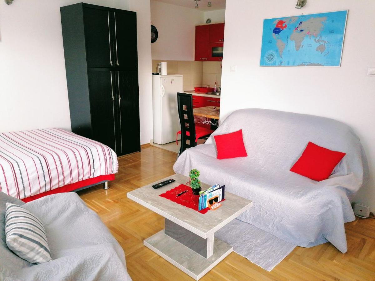 Good Host Apartment บันยาลูกา ภายนอก รูปภาพ